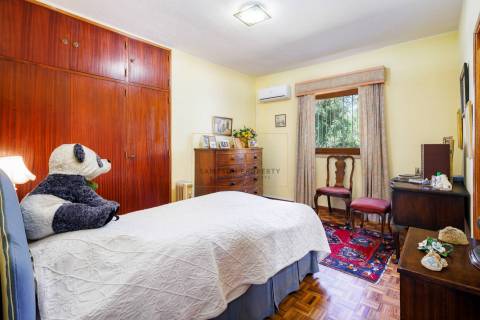 Para venda em Carvoeiro, moradia com 4 quartos, garagem e piscina