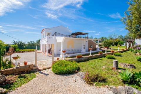 Moradia renovada com 3 quartos para venda em Silves