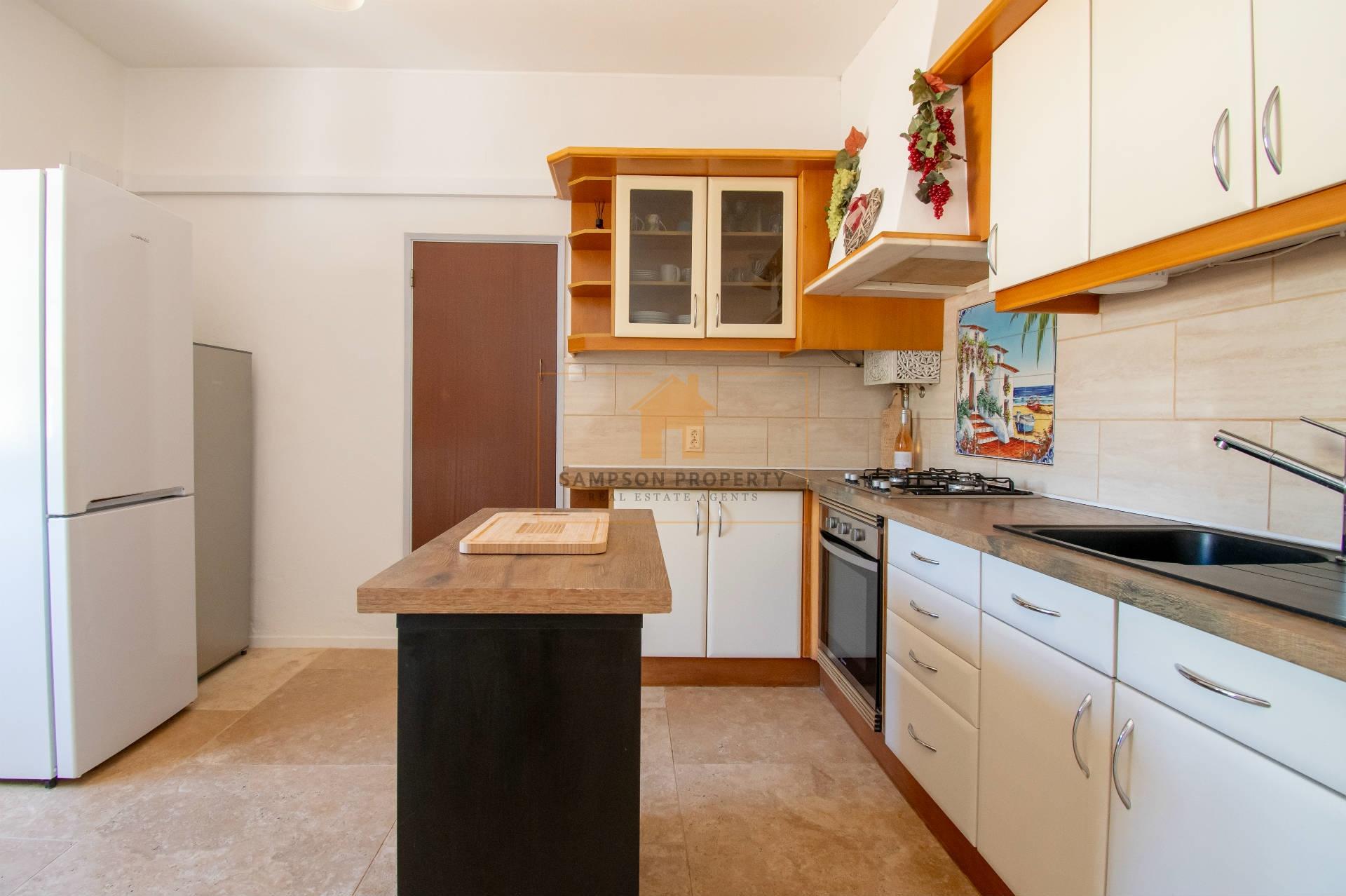 Moradia renovada com 3 quartos para venda em Silves