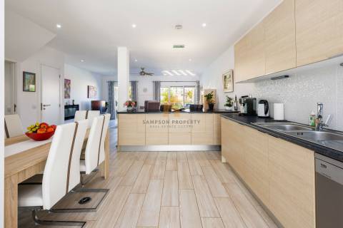 Moradia com 3 quartos, piscina e garagem para venda em Bella Vista, Ferragudo