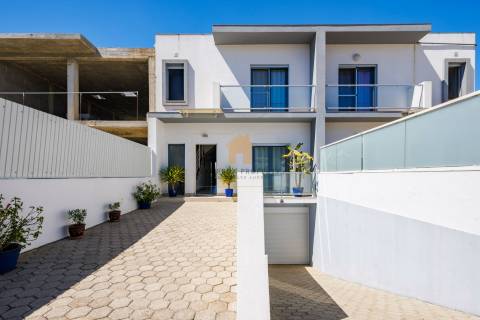 Moradia com 3 quartos, piscina e garagem para venda em Bella Vista, Ferragudo