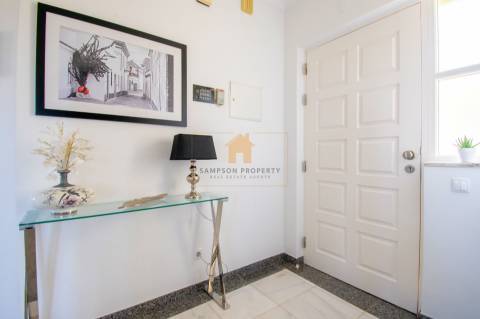 Para venda em Carvoeiro, apartamento T2 no primeiro andar com vistas deslumbrantes para o golfe