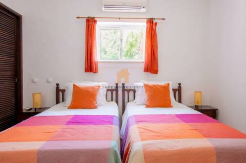 Para venda na Quinta do Paraíso, Carvoeiro, moradia com 2 quartos e jardim privado