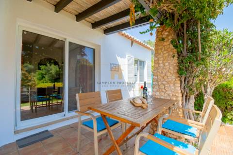 Para venda na Quinta do Paraíso, Carvoeiro, moradia com 2 quartos e jardim privado