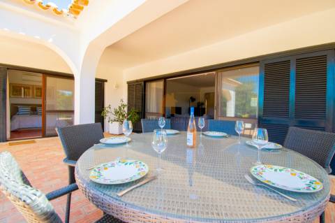 Moradia T4 para venda com amplo terreno no Carvoeiro Clube