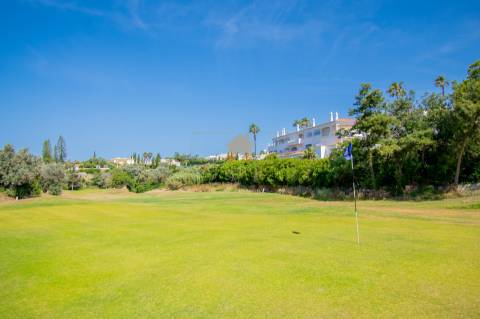 Apartamento T2 espaçoso para venda com vista mar em Carvoeiro