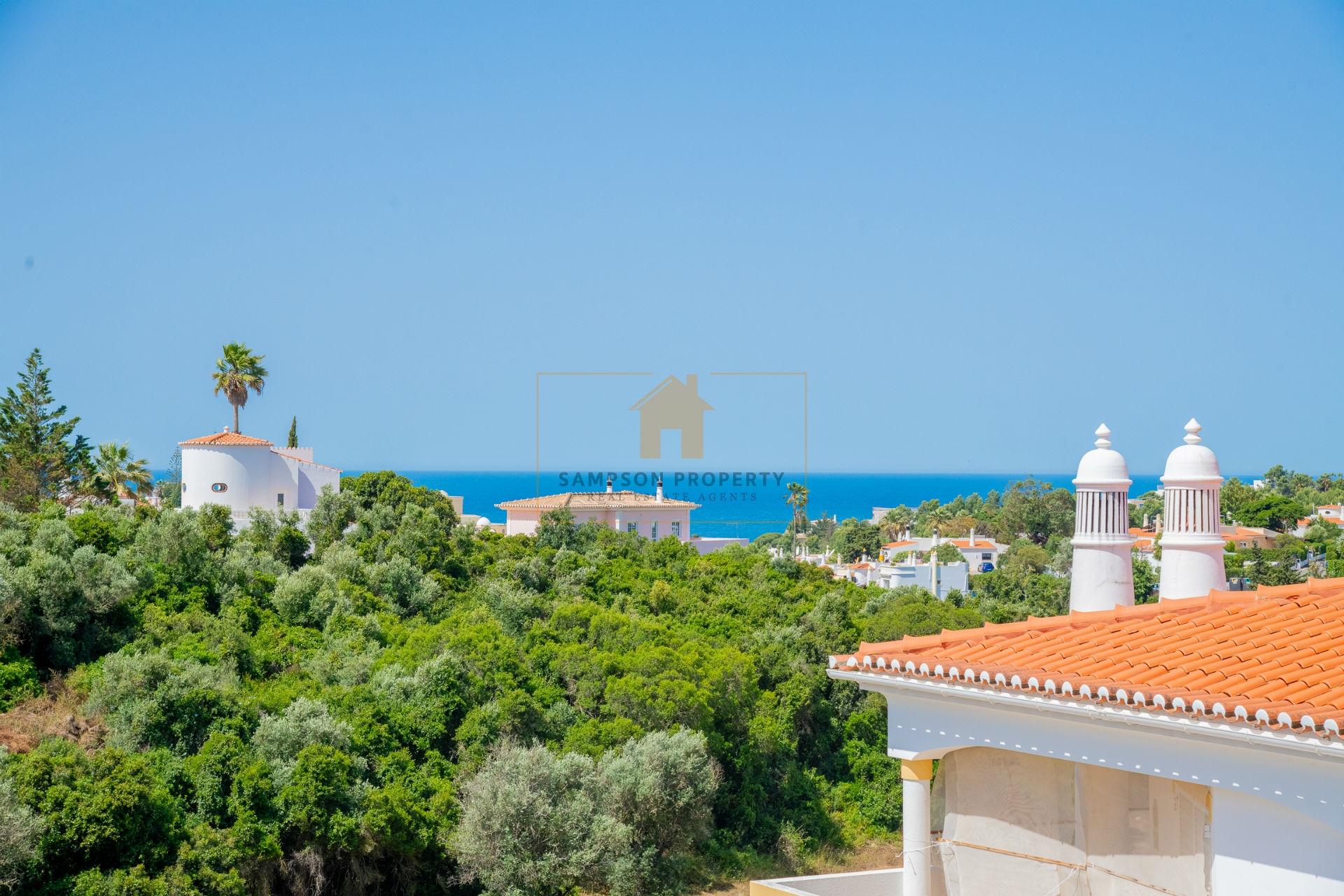 Apartamento T2 espaçoso para venda com vista mar em Carvoeiro