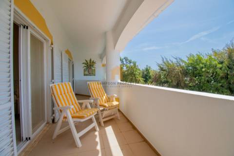 Apartamento T2 espaçoso para venda com vista mar em Carvoeiro
