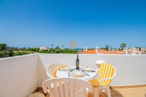 Apartamento T2 espaçoso para venda com vista mar em Carvoeiro