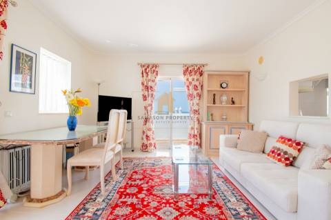 Apartamento T2 espaçoso para venda com vista mar em Carvoeiro