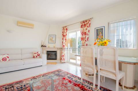 Apartamento T2 espaçoso para venda com vista mar em Carvoeiro