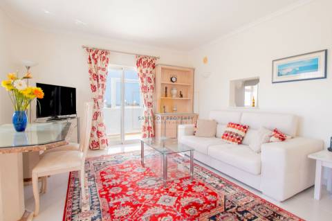 Apartamento T2 espaçoso para venda com vista mar em Carvoeiro