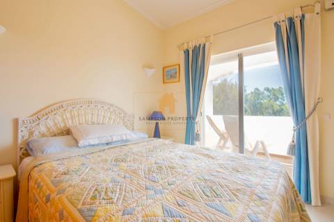 Apartamento T2 espaçoso para venda com vista mar em Carvoeiro