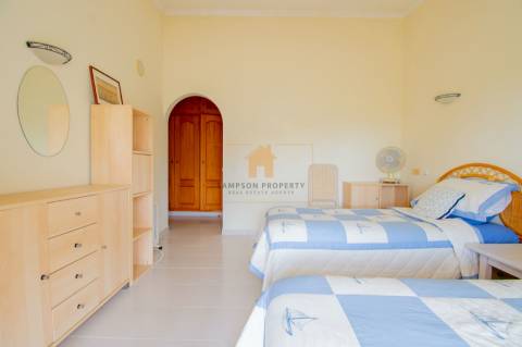Apartamento T2 espaçoso para venda com vista mar em Carvoeiro