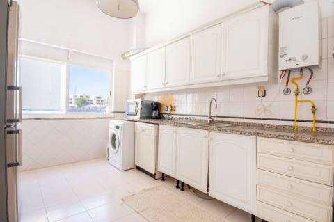 Apartamento T1 para venda em Armação de Pêra com garagem e piscina partilhada
