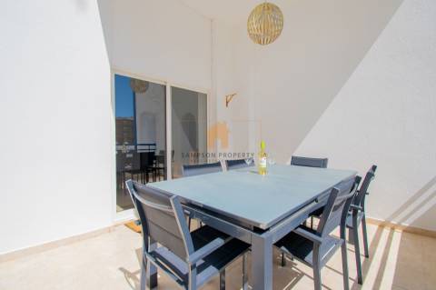 Apartamento T1 para venda em Armação de Pêra com garagem e piscina partilhada