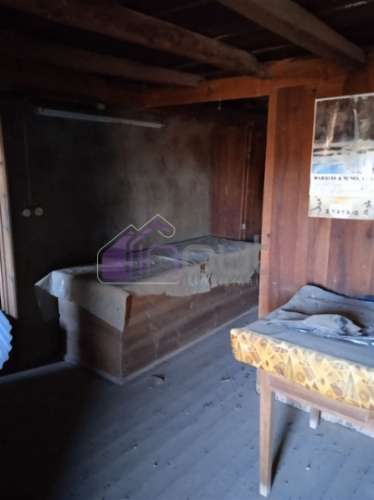 Casa Típica em Xisto para Recuperar com Quintal e Terreno – Excelente Oportunidade em Aldeia Tradici