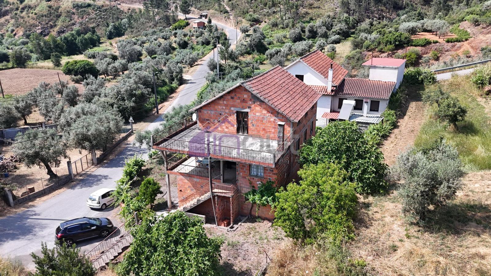 Oportunidade Única: Moradia V4 com Terreno e Vista Deslumbrante em Porto de Vacas