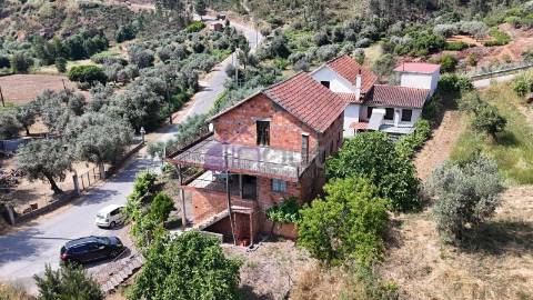 Oportunidade Única: Moradia V4 com Terreno e Vista Deslumbrante em Porto de Vacas