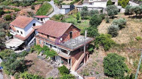 Oportunidade Única: Moradia V4 com Terreno e Vista Deslumbrante em Porto de Vacas