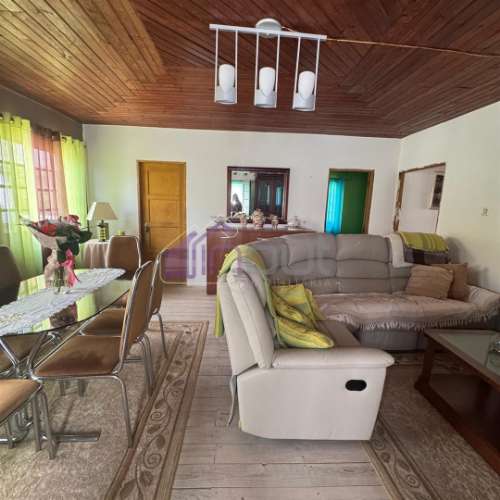 Oportunidade Única: Moradia V4 com Terreno e Vista Deslumbrante em Porto de Vacas