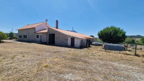 Fantástica Propriedade Rural com 7,04 Hectares em Monsanto – A Aldeia Mais Portuguesa de Portugal