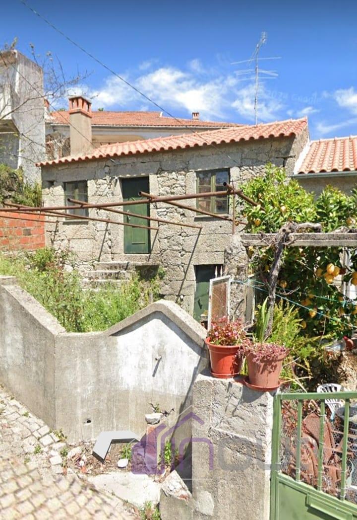 Encantadora Casa Centenária em Granito para Reconstruir – Aldeia de Casal da Serra, Serra da Gardunh