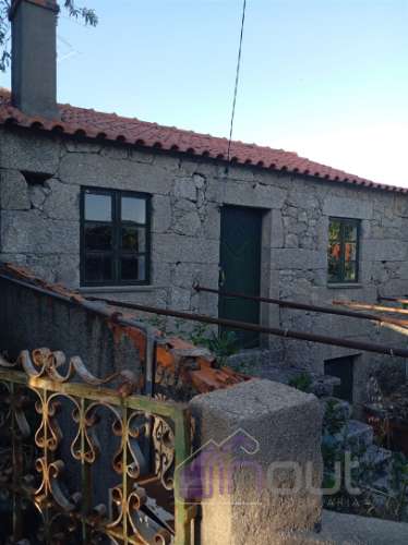 Encantadora Casa Centenária em Granito para Reconstruir – Aldeia de Casal da Serra, Serra da Gardunh