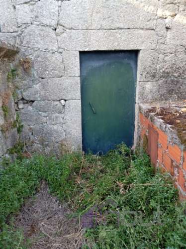 Encantadora Casa Centenária em Granito para Reconstruir – Aldeia de Casal da Serra, Serra da Gardunh