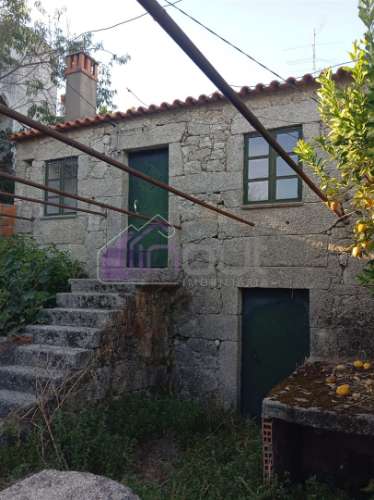 Encantadora Casa Centenária em Granito para Reconstruir – Aldeia de Casal da Serra, Serra da Gardunh