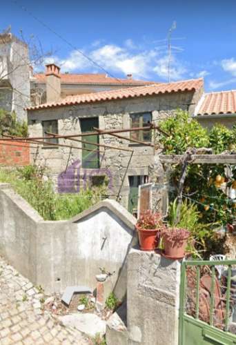 Encantadora Casa Centenária em Granito para Reconstruir – Aldeia de Casal da Serra, Serra da Gardunh