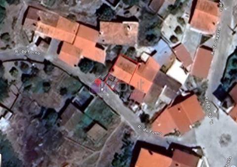 Encantadora Casa Centenária em Granito para Reconstruir – Aldeia de Casal da Serra, Serra da Gardunh