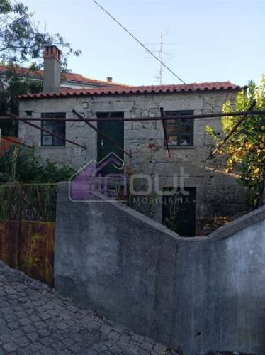 Encantadora Casa Centenária em Granito para Reconstruir – Aldeia de Casal da Serra, Serra da Gardunh