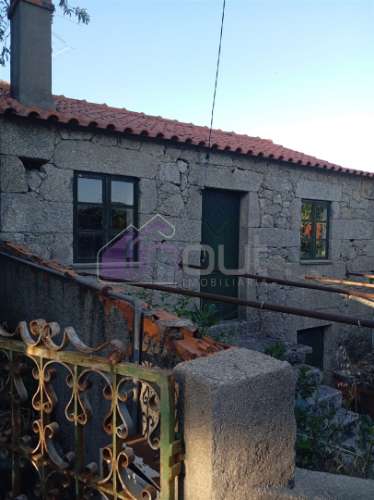 Encantadora Casa Centenária em Granito para Reconstruir – Aldeia de Casal da Serra, Serra da Gardunh
