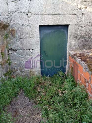 Encantadora Casa Centenária em Granito para Reconstruir – Aldeia de Casal da Serra, Serra da Gardunh