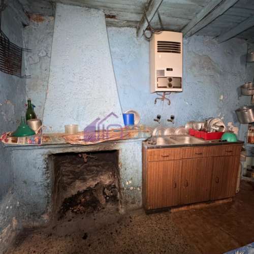 Moradia  V2  em Pedra para Recuperar – Orca, Fundão