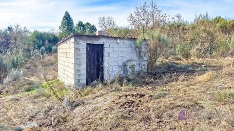 Terreno com eletricidade e água a 7 minutos da Guarda