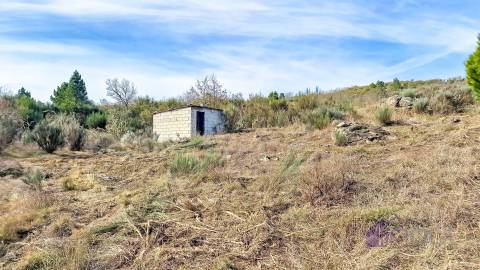 Terreno com eletricidade e água a 7 minutos da Guarda