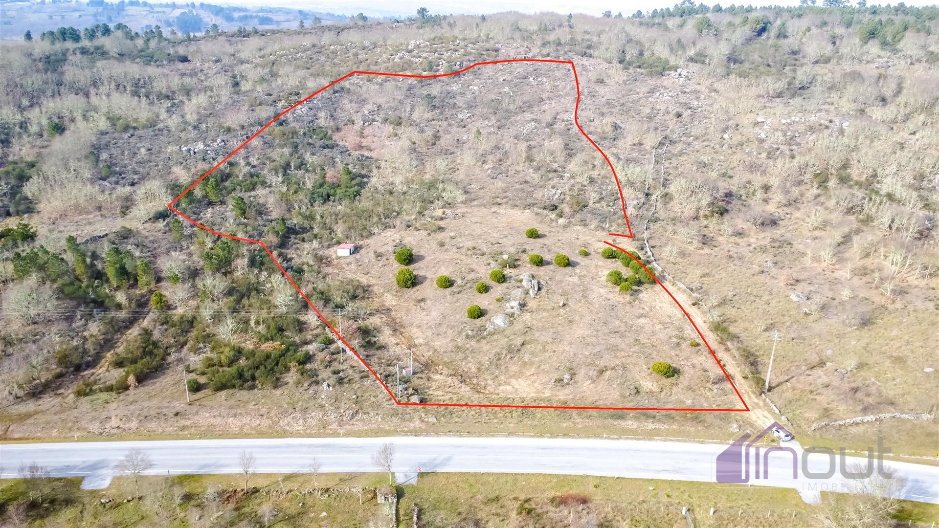 Terreno com eletricidade e água a 7 minutos da Guarda