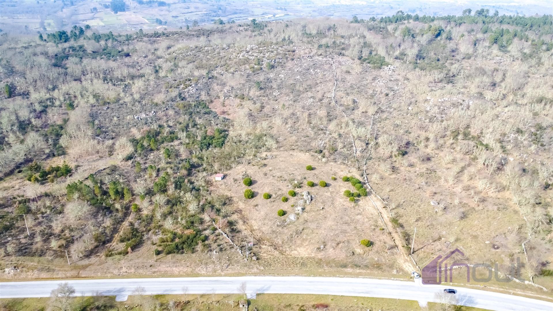 Terreno com eletricidade e água a 7 minutos da Guarda