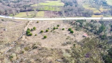 Terreno com eletricidade e água a 7 minutos da Guarda