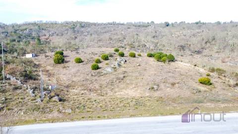 Terreno com eletricidade e água a 7 minutos da Guarda