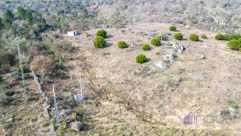Terreno com eletricidade e água a 7 minutos da Guarda
