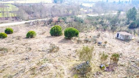 Terreno com eletricidade e água a 7 minutos da Guarda