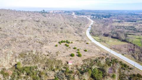 Terreno com eletricidade e água a 7 minutos da Guarda