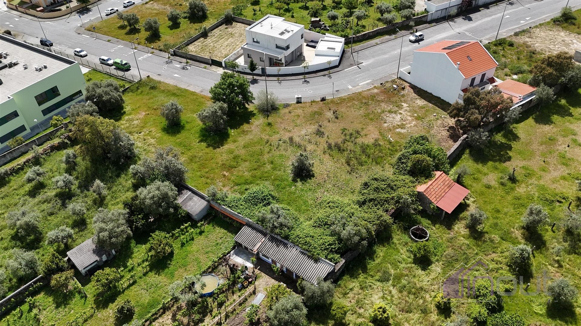 Terreno Urbano Castelo Branco com Furo Legalizado – Ideal para Construção