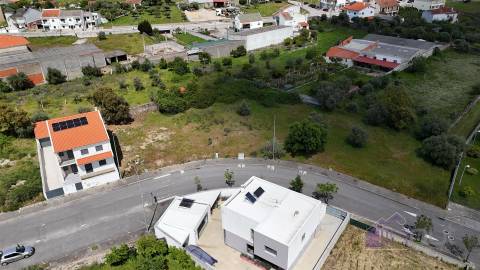 Terreno Urbano Castelo Branco com Furo Legalizado – Ideal para Construção