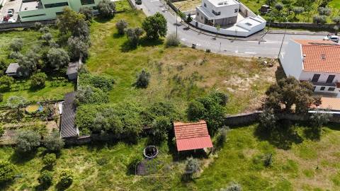 Terreno Urbano Castelo Branco com Furo Legalizado – Ideal para Construção