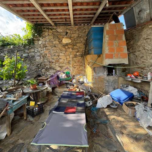 Quinta Rural com Recursos Naturais e Potencial Agrícola – A Apenas 200m da Fronteira com Espanha