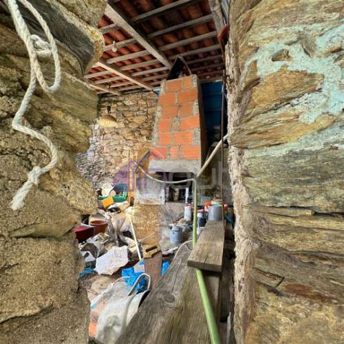 Quinta Rural com Recursos Naturais e Potencial Agrícola – A Apenas 200m da Fronteira com Espanha